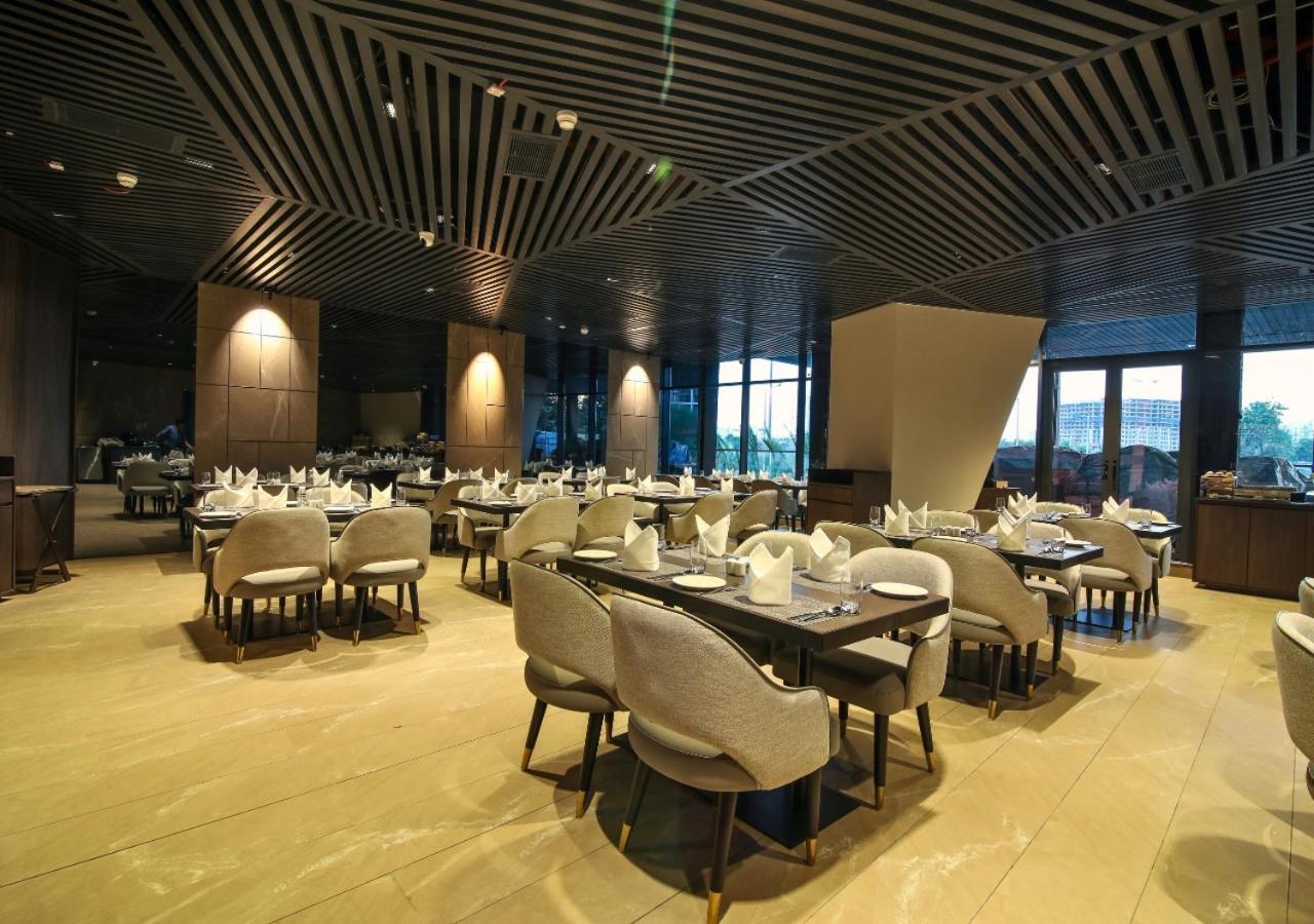 Essentia Premier Hotel Pune Wakad Pimpri-Chinchwad Exterior foto